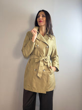 Trench con colletto alla francese