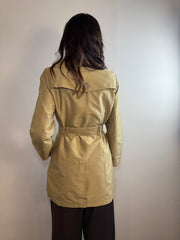 Trench con colletto alla francese