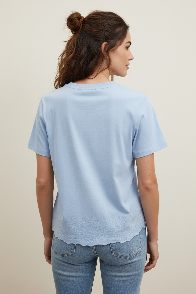 T-SHIRT CON RICAMO SOTTO - image 2