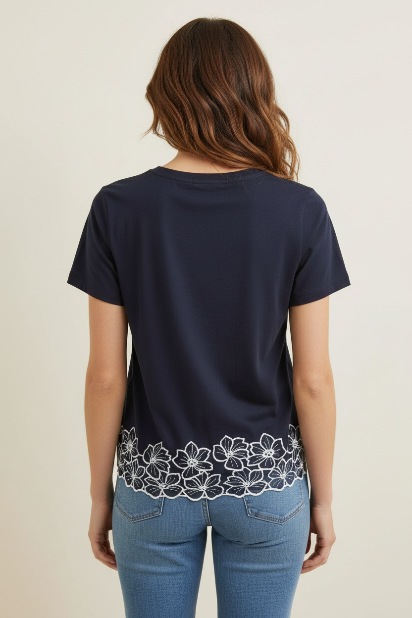 T-SHIRT CON RICAMO SOTTO - image 5