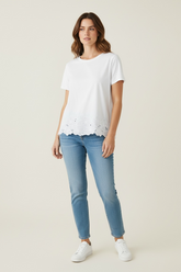 T-shirt con ricamo sotto