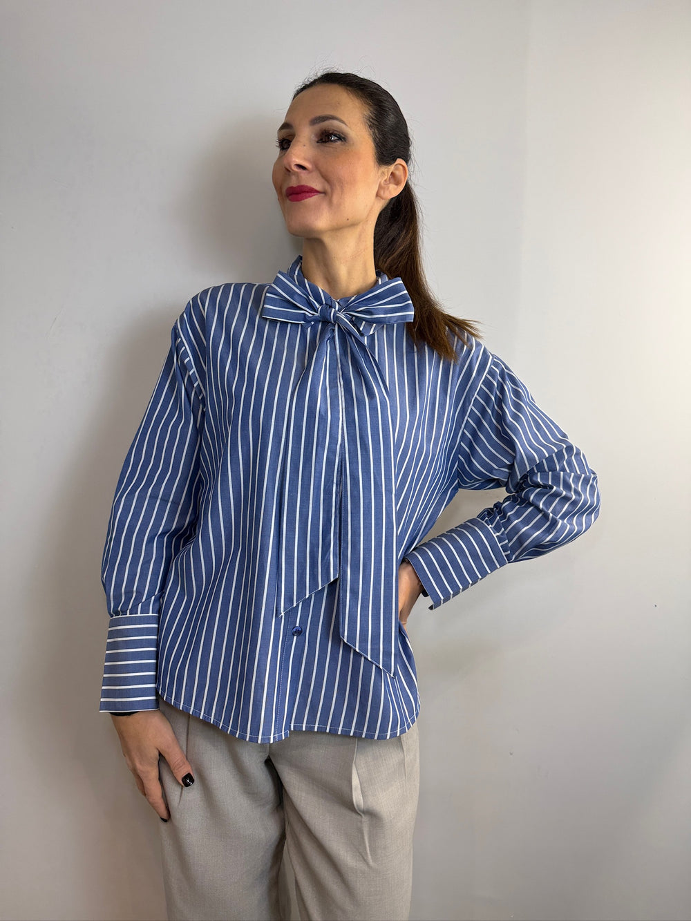 CAMICIA IN COTONE RIGATA CON FIOCCO