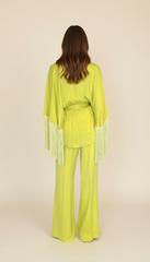 Blusa incrociata con frange sulle maniche