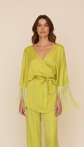Blusa incrociata con frange sulle maniche