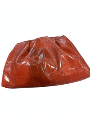 Pochette effetto coccodrillo con catenina