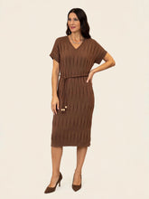 ABITO IN MAGLIA CON CINTURA SCOLLO A V