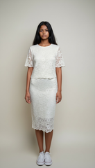 Top in pizzo con manichina