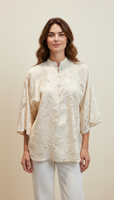Camicia con ricami floreali