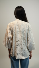 Camicia con ricami floreali