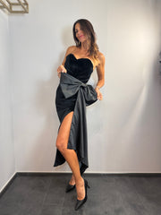 Abito midi in velluto con fiocco laterale