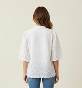 Camicia con ricami sotto e sulle maniche
