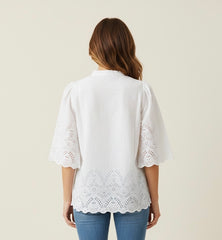 Camicia con ricami sotto e sulle maniche