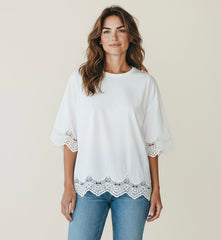 T-shirt con ricami onde sulle maniche e sotto