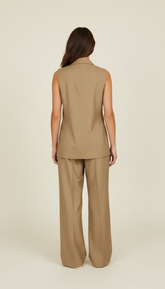 Gilet con bottone centrale