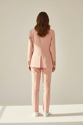 Tailleur con giacca sfiancata e pantalone a sigaretta