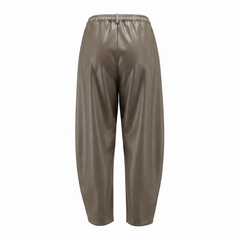 Pantalone in ecopelle mom fit con elastico dietro più taglio al ginocchio
