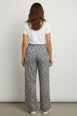 PANTALONE A GAMBA LARGA FANTASIA FOGLIE - image 2