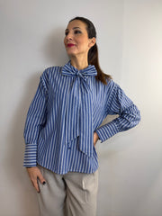 Camicia in cotone rigata con fiocco