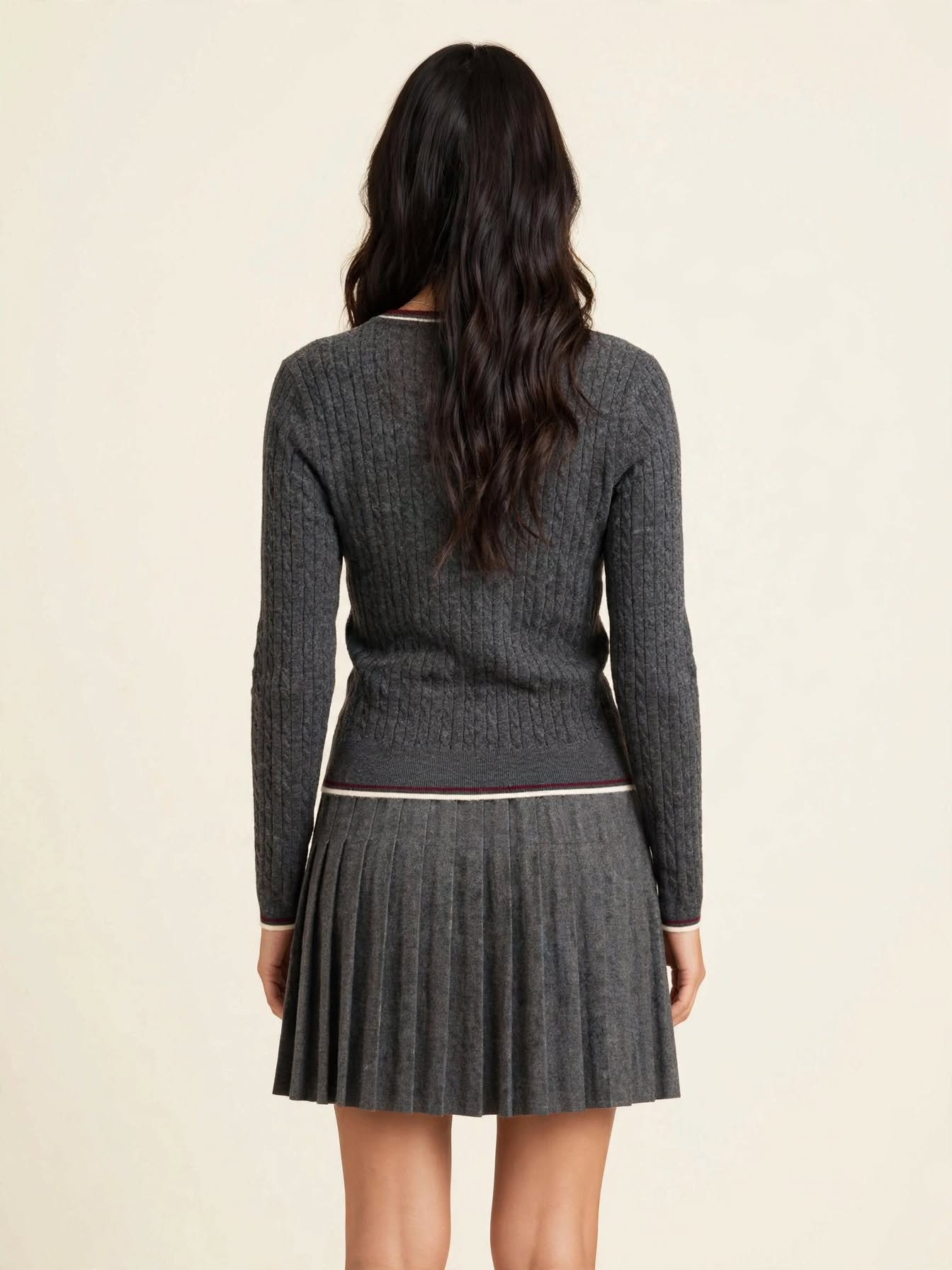 Gonna e maglione con bordi a contrasto