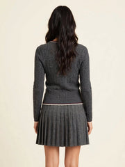 Gonna e maglione con bordi a contrasto