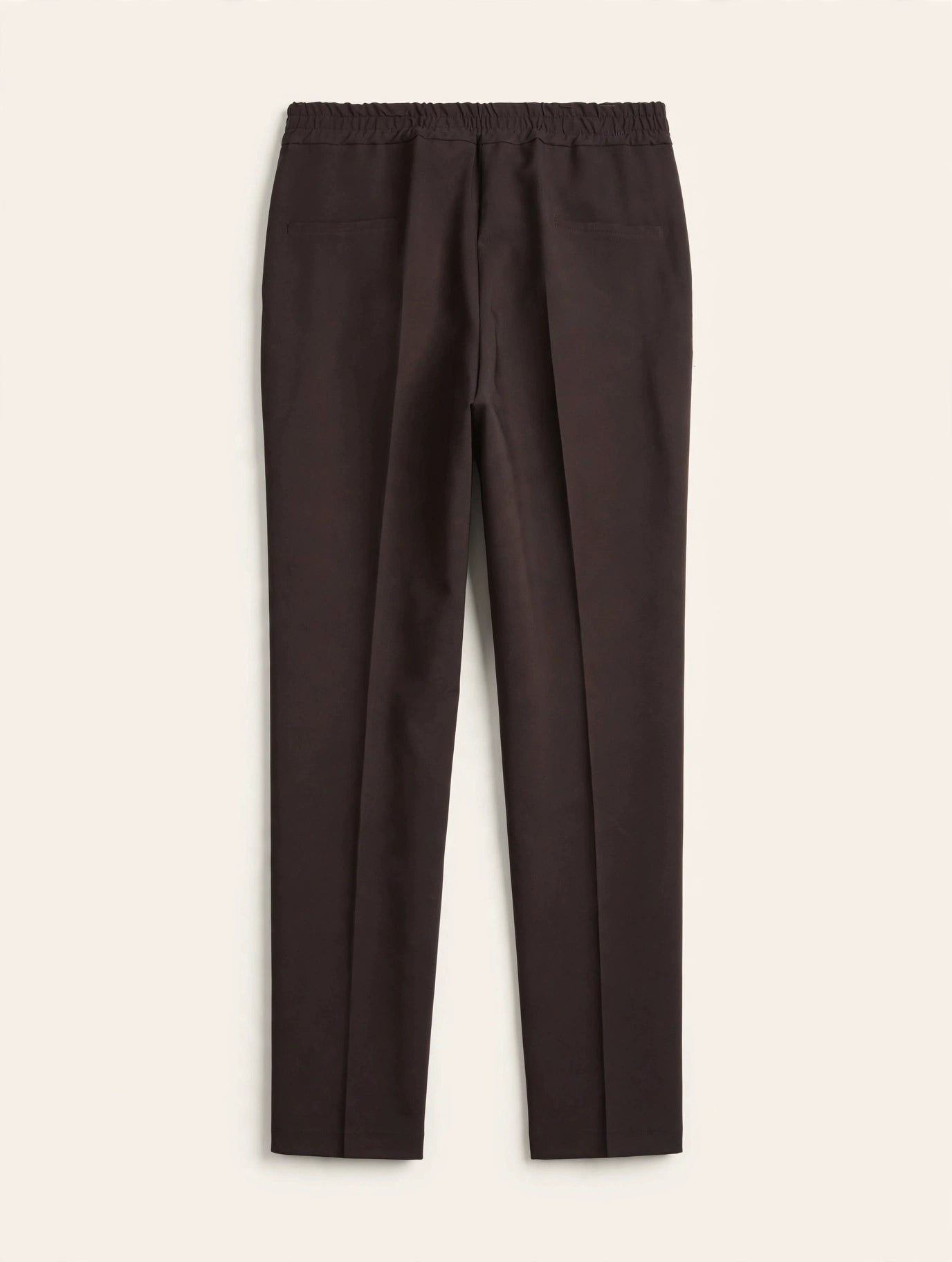 Tailleur con giacca monopetto con fibia e pantalone dritto