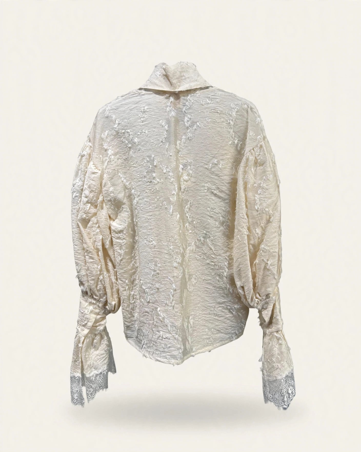 CAMICIA CON FIOCCO E PIZZO