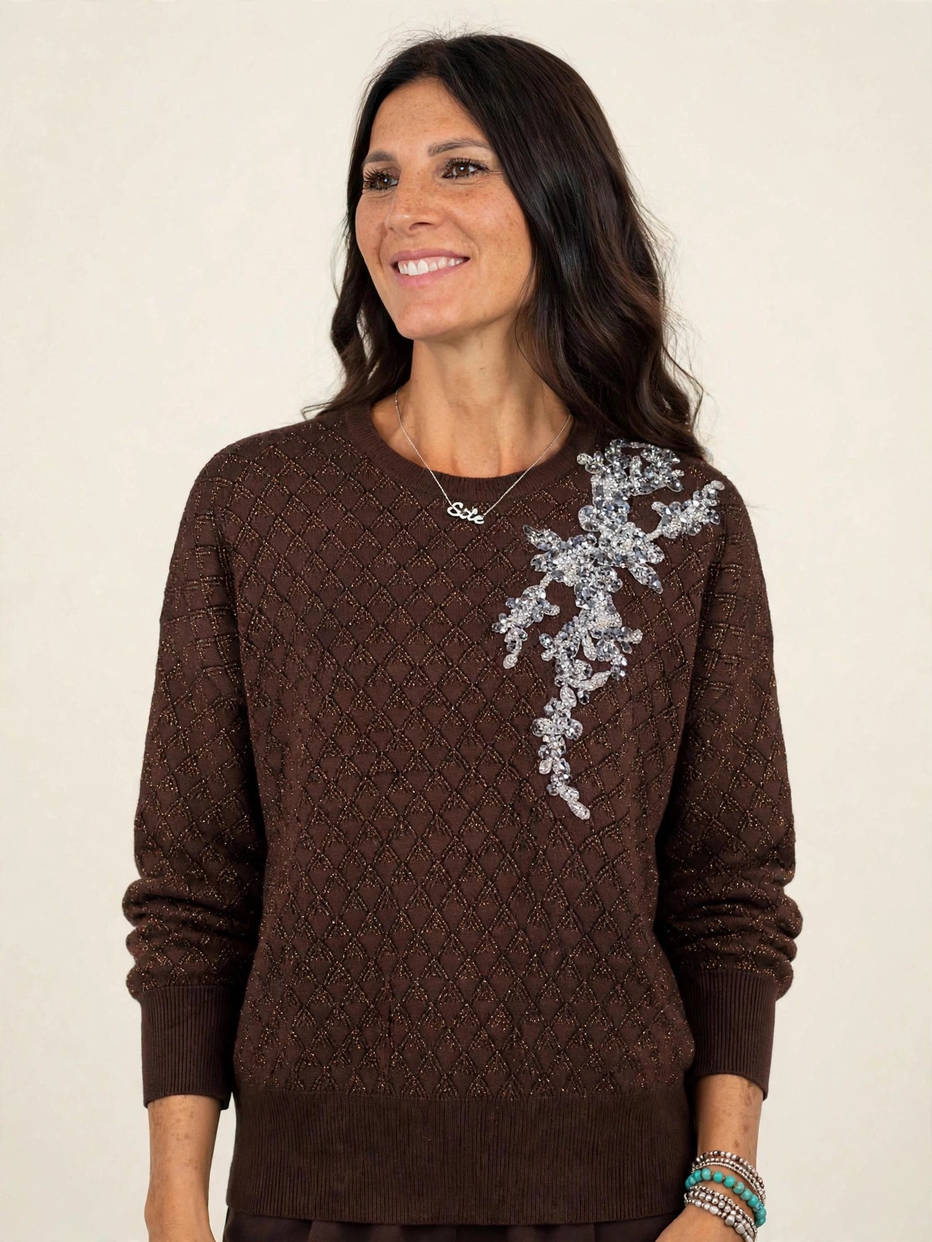 MAGLIA IN LUREX CON RICAMO PERLINE