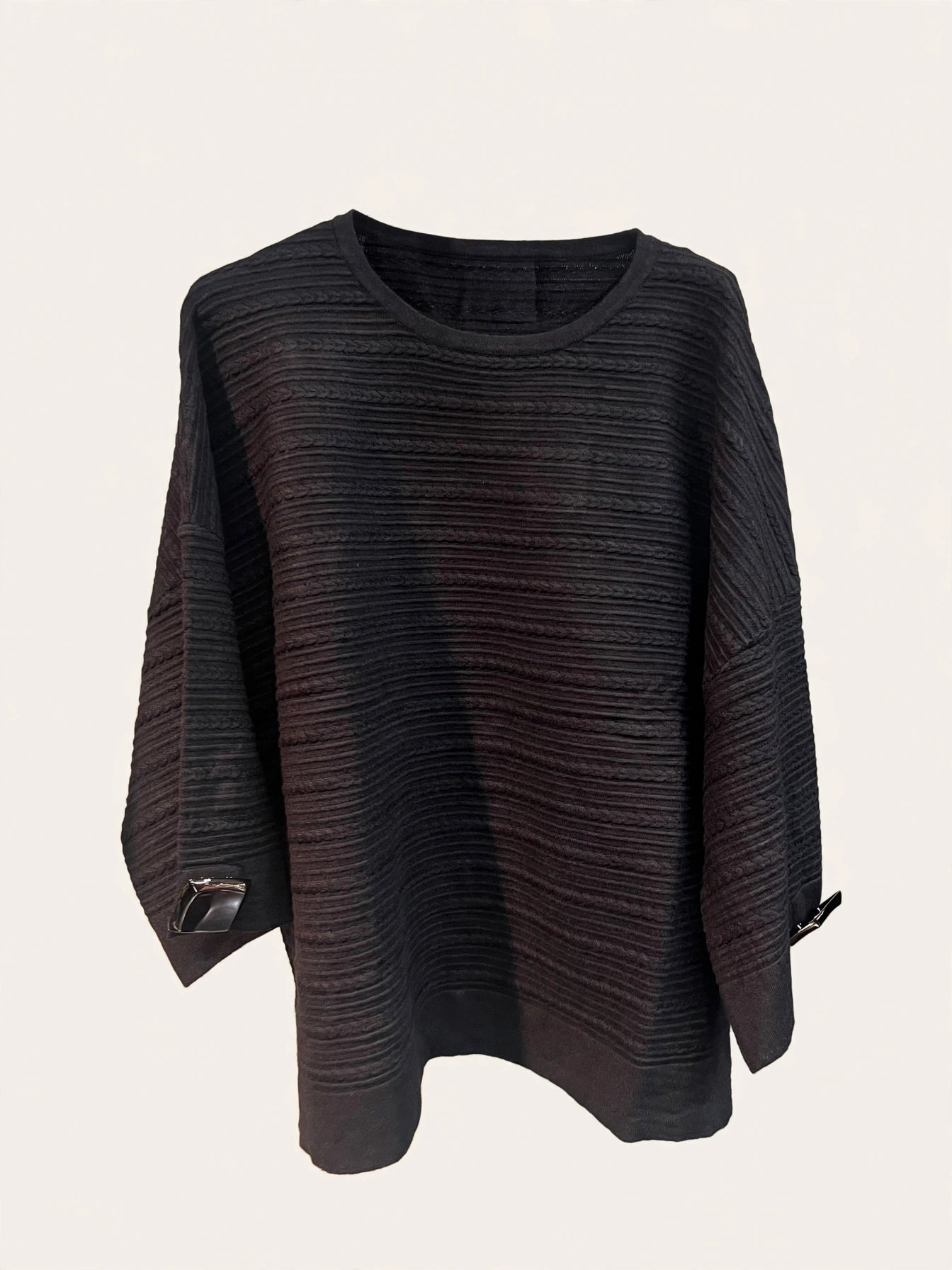 MAGLIA OVER LAVORAZINE TRECCIA E BOTTONE MANICA