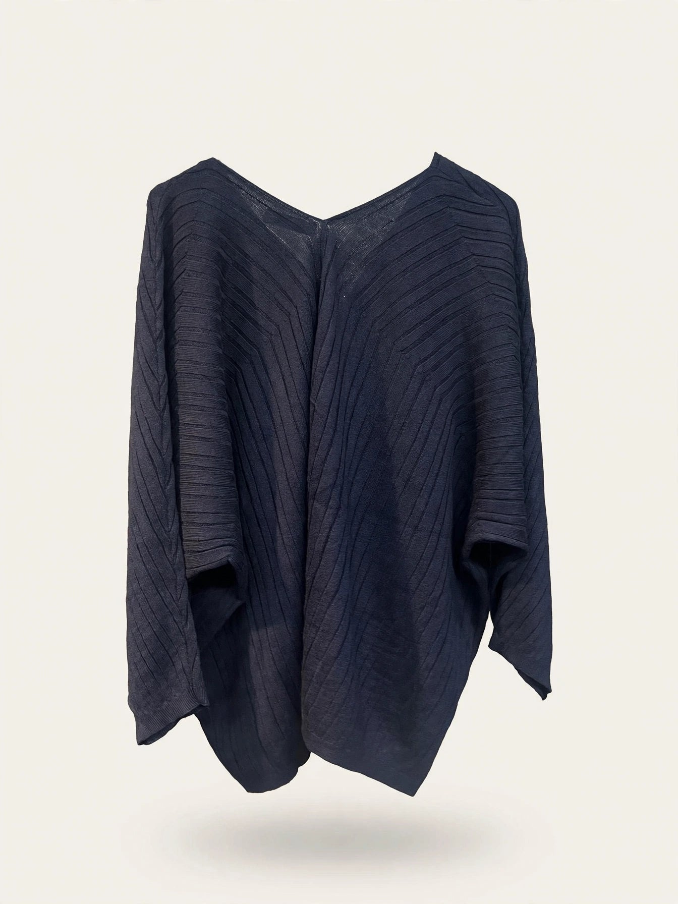 MAGLIA PONCHO CON DETTAGLIO CENTRALE ORO