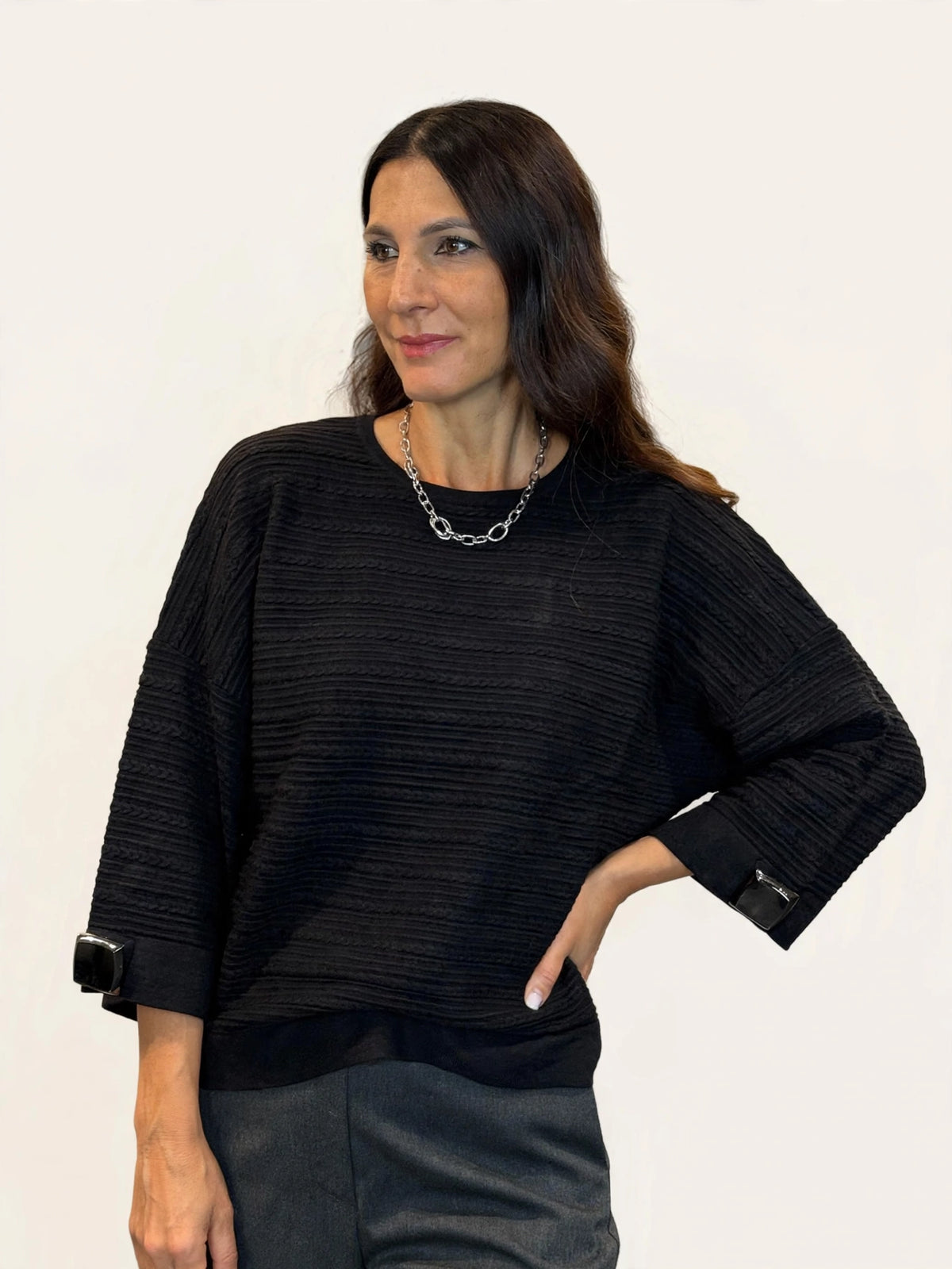 MAGLIA OVER LAVORAZINE TRECCIA E BOTTONE MANICA