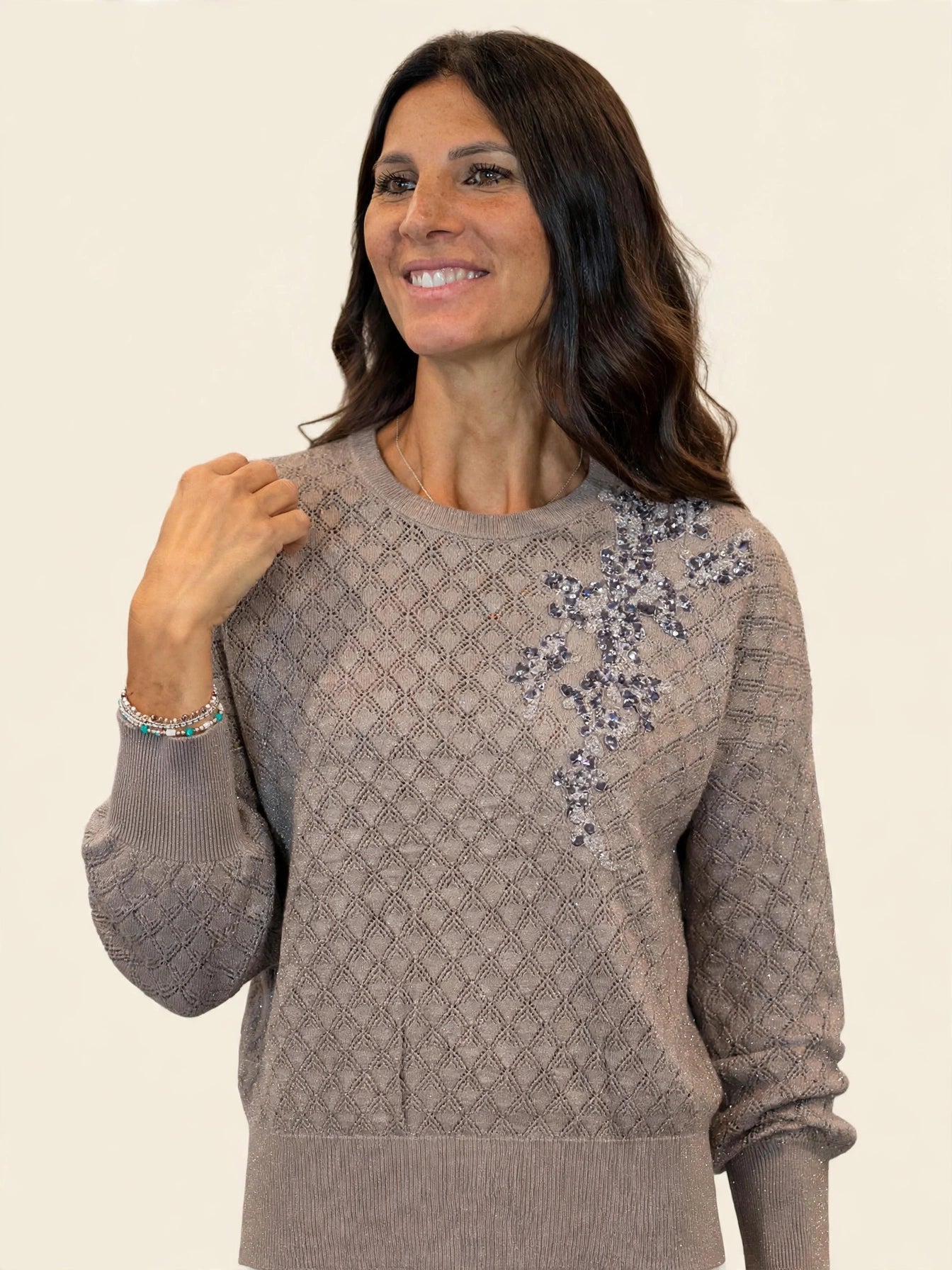 MAGLIA IN LUREX CON RICAMO PERLINE