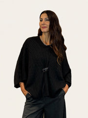 MAGLIA PONCHO CON DETTAGLIO CENTRALE ORO