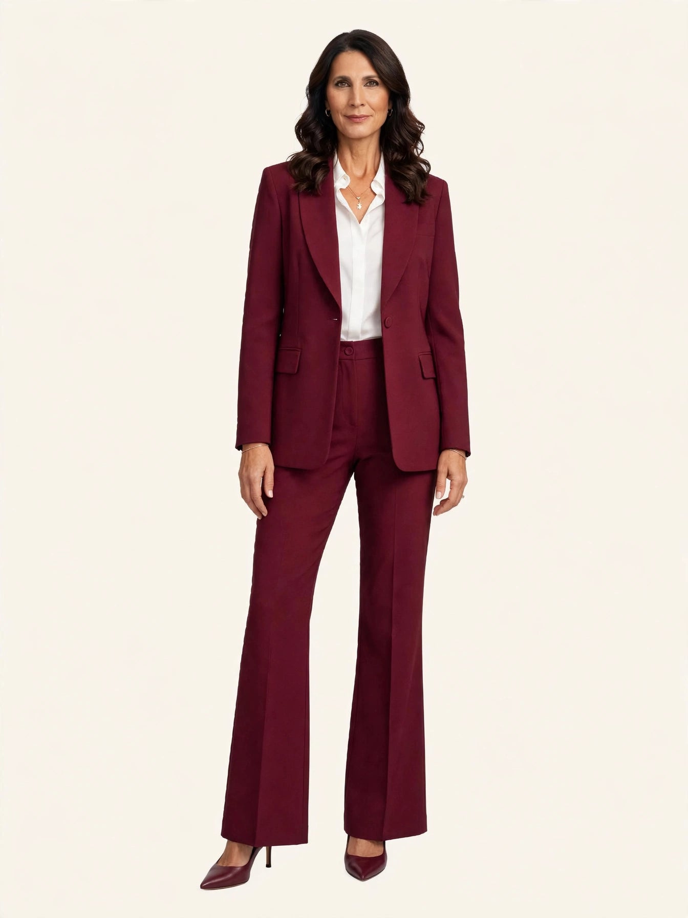 Tailleur con giacca lunga e pantalone a palazzo