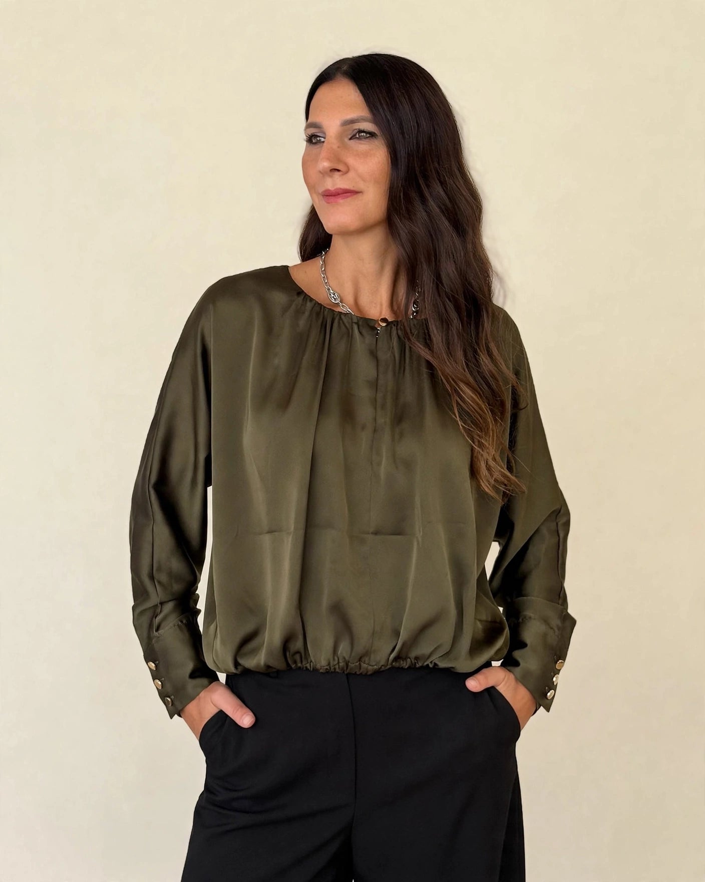 BLUSA IN RASO CON BOTTONI GOLD