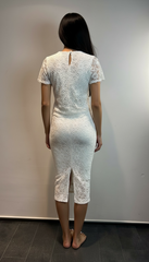 Top in pizzo con manichina