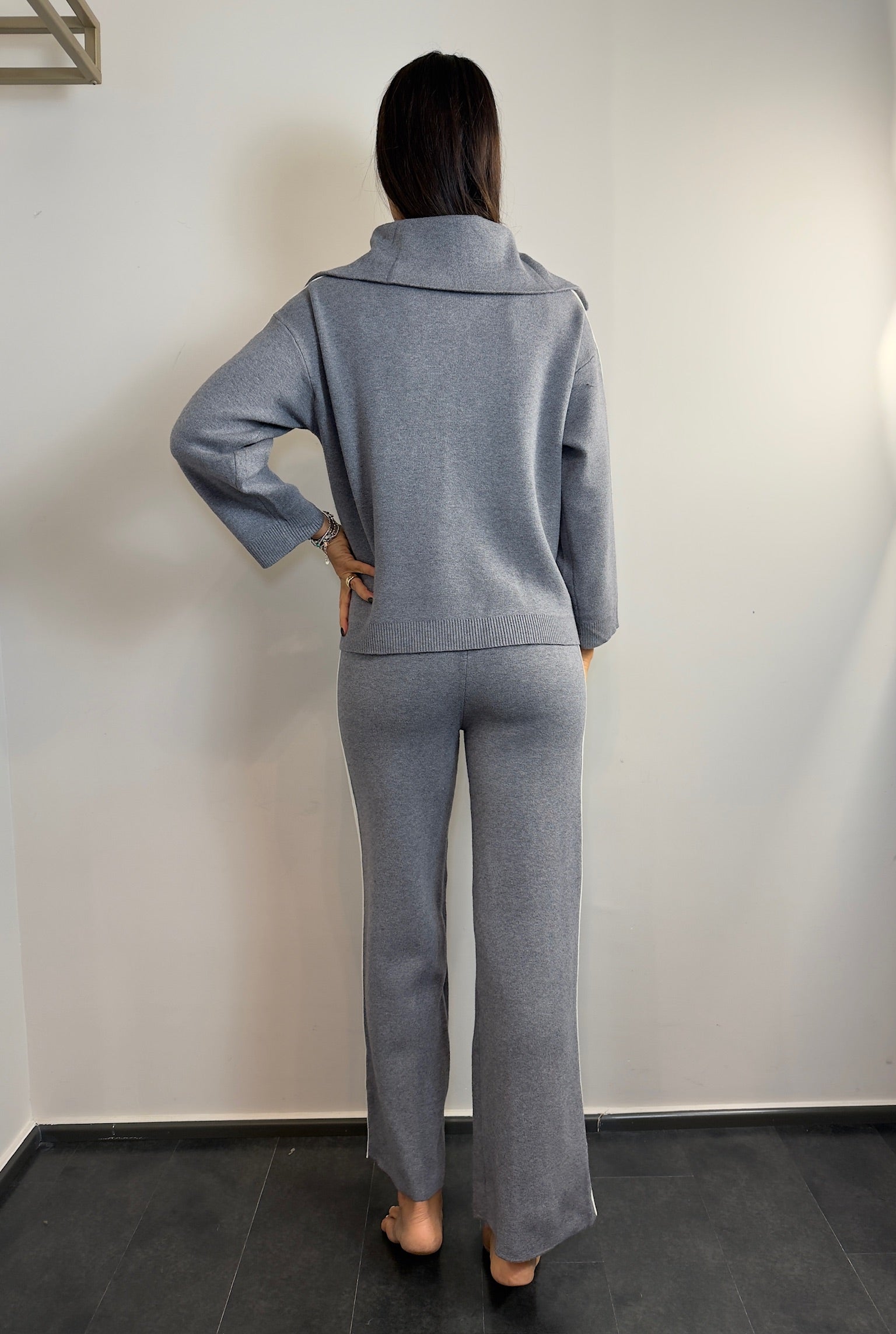 TUTA CON ZIP E COLLO ALTO - image 4