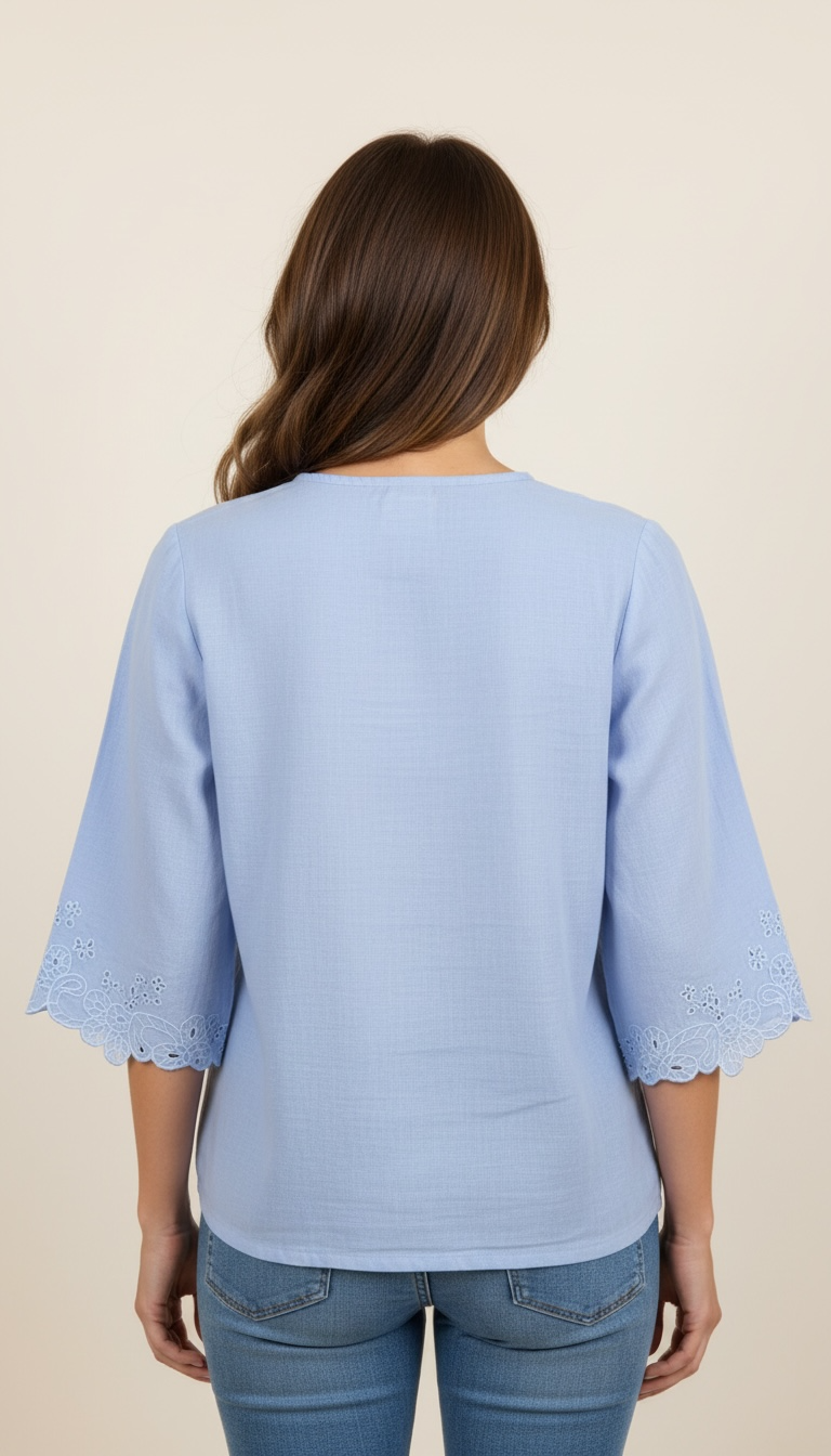CAMICIA A V CON RICAMI SULLE MANICHE  - image 2