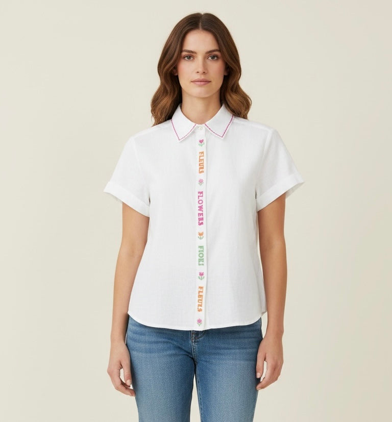 Camicia ricami sulla chiusura