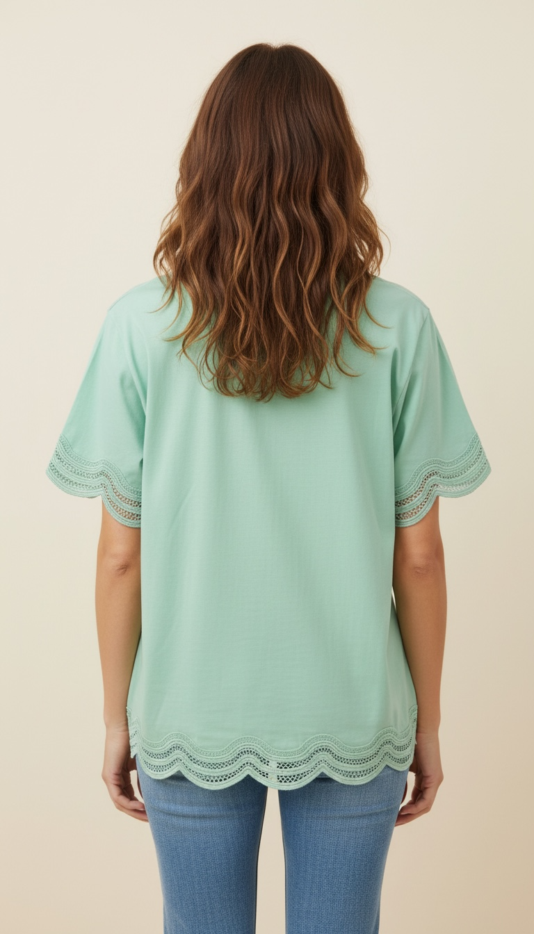 T-shirt con ricami onde sulle maniche e sotto