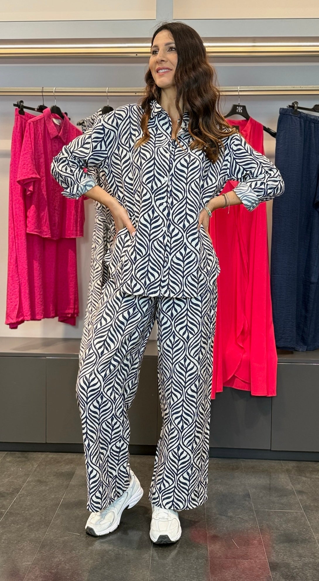 PANTALONE E CAMICIA MORBIDI FANTASIA FOGLIE