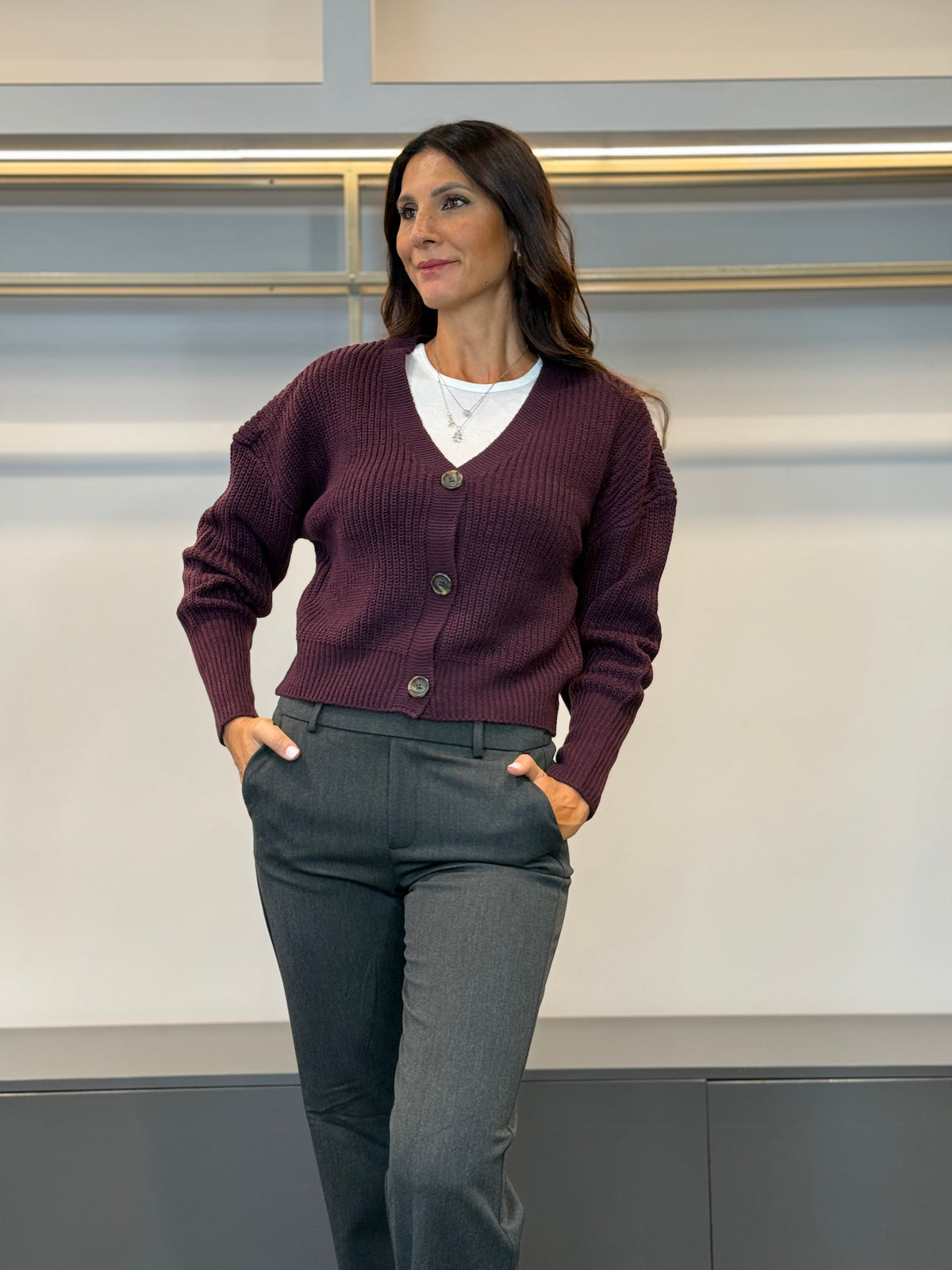 Cardigan con scollatura a V e bottoni sul davanti