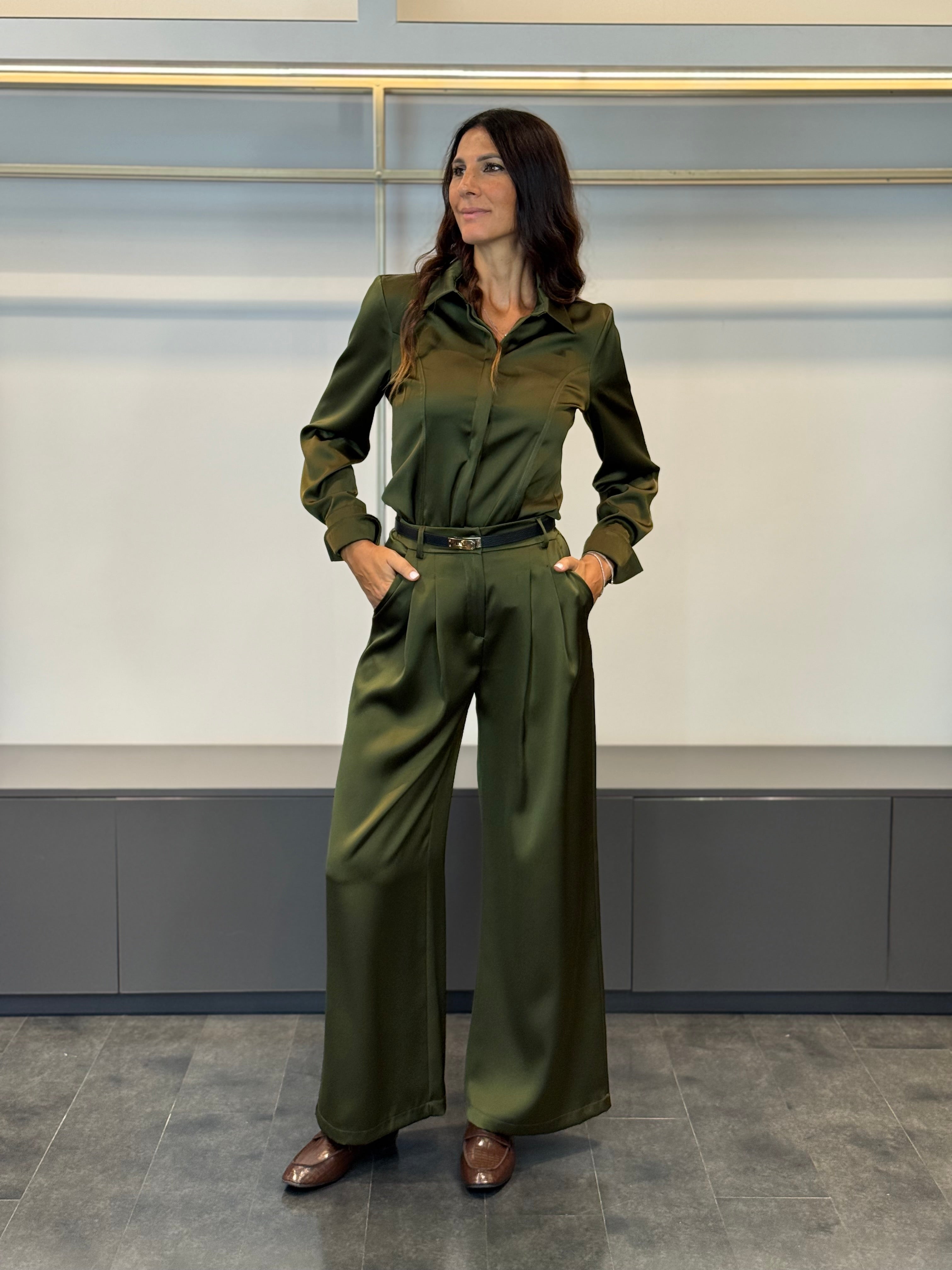 Camicia con colletto classico e polsini alti in raso