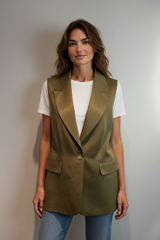 Gilet con bottone centrale