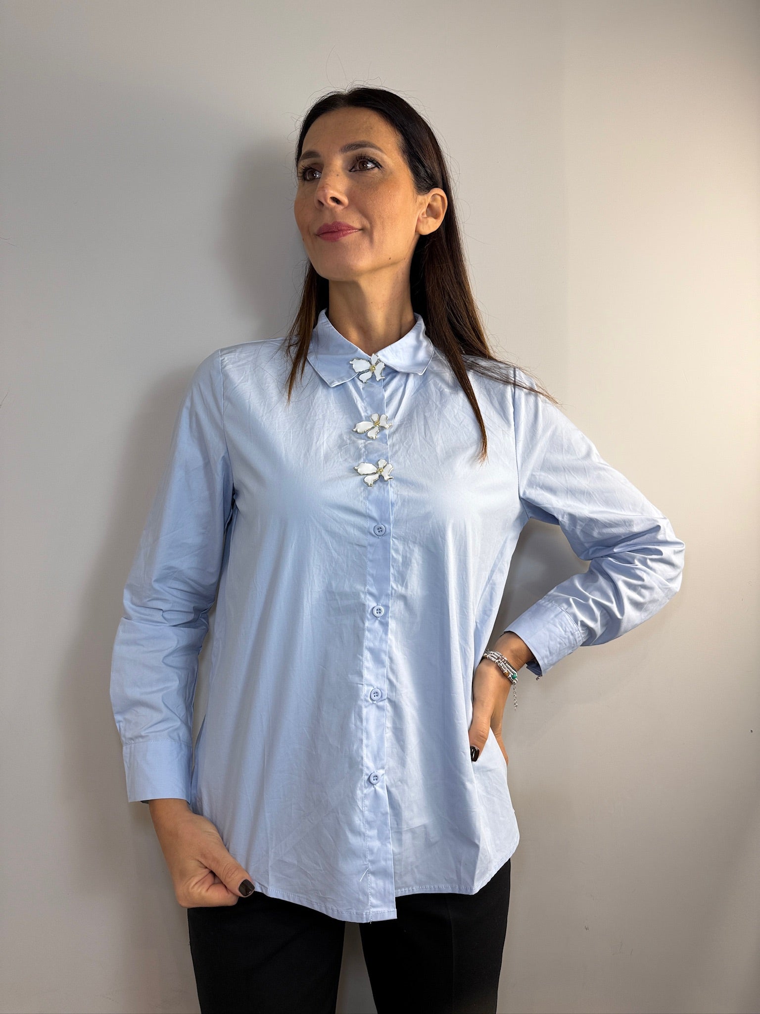 CAMICIA OVER CON BOTTONI PARTICOLARI - image 3