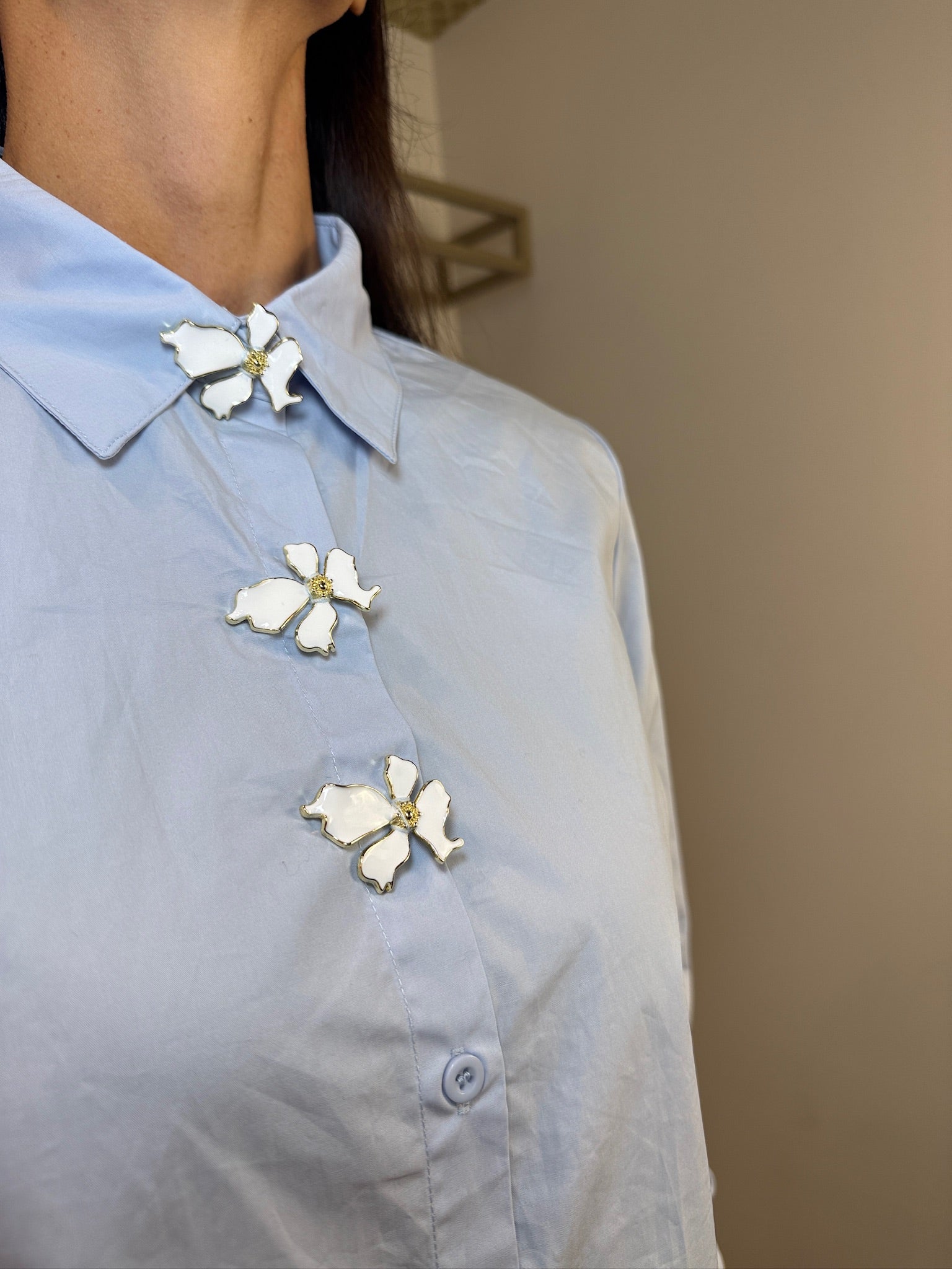 CAMICIA OVER CON BOTTONI PARTICOLARI - image 4