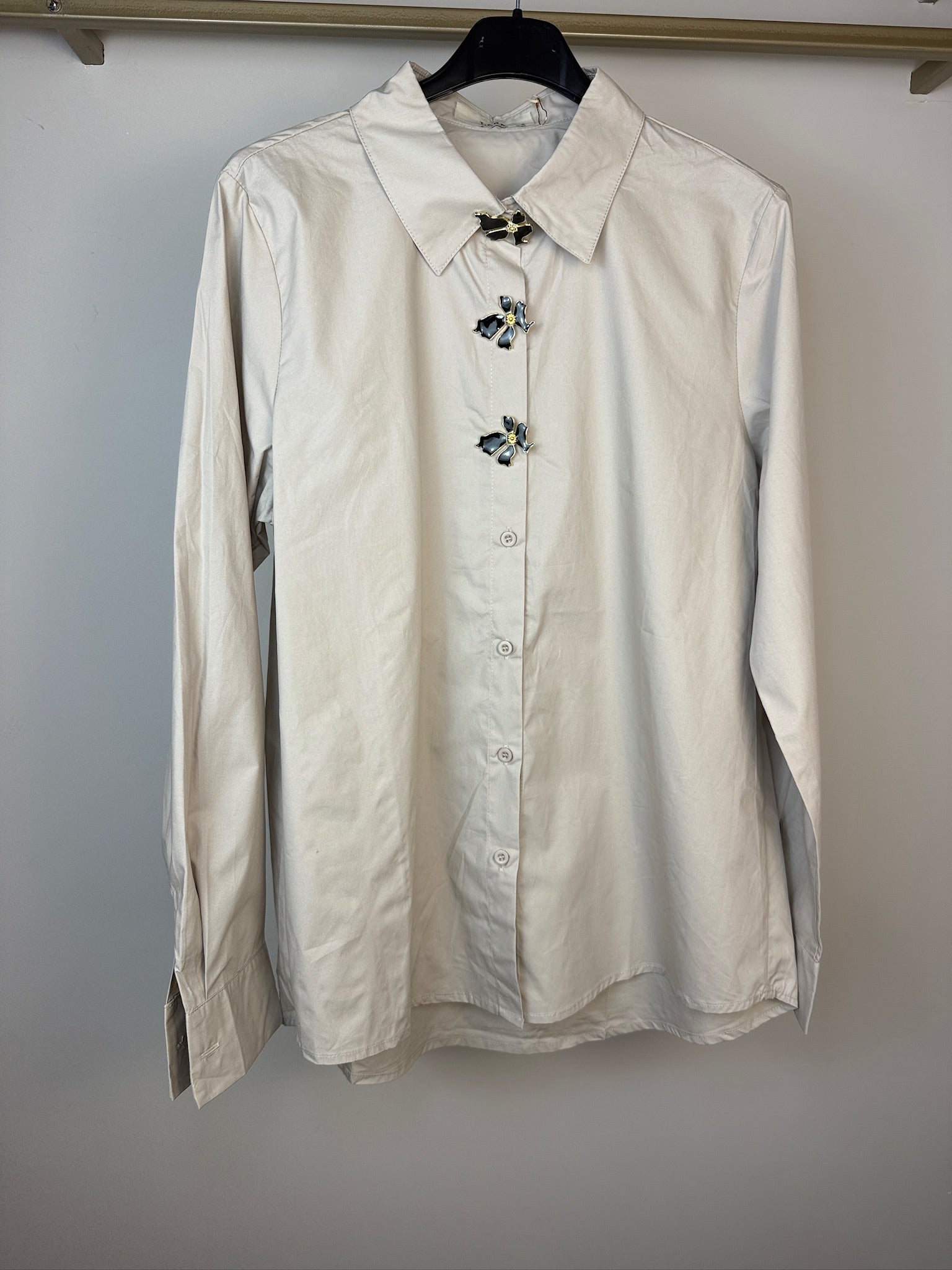 CAMICIA OVER CON BOTTONI PARTICOLARI