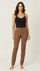Pantalone dritto con elastico dietro e passanti