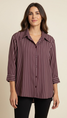 Camicia a righe verticali e maniche a tre quarti