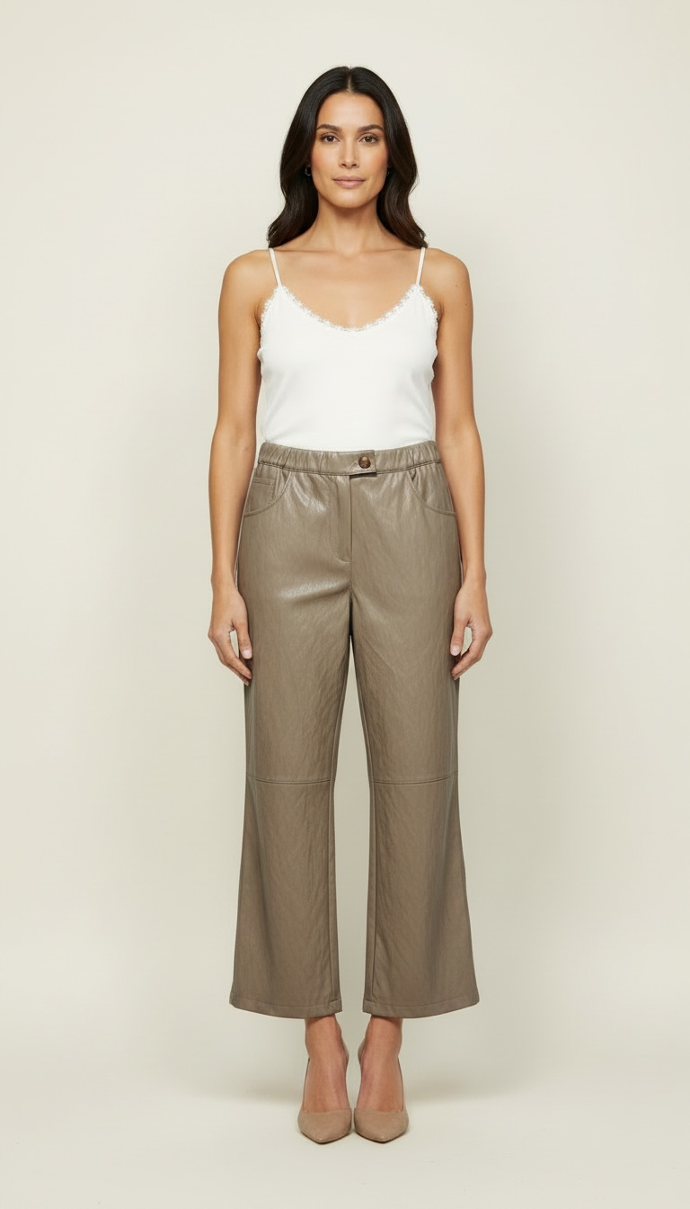 Pantalone ecopelle dritto taglio al ginocchio