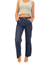 Jeans a gamba larga e dritta con tasche e cuciture a contrasto